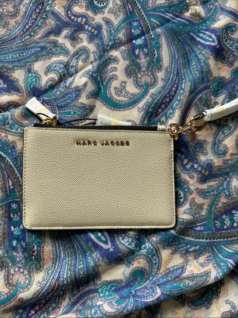 Marc Jacobs Cream Leather Wristlet Card Case with Gold Hardware
